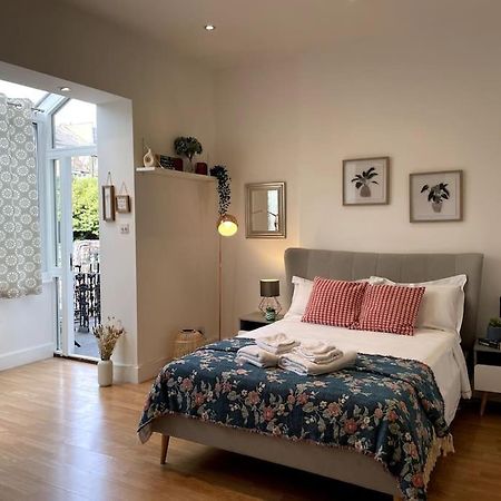 Cute&Cozy Studio Apt In Barons Court لندن المظهر الخارجي الصورة