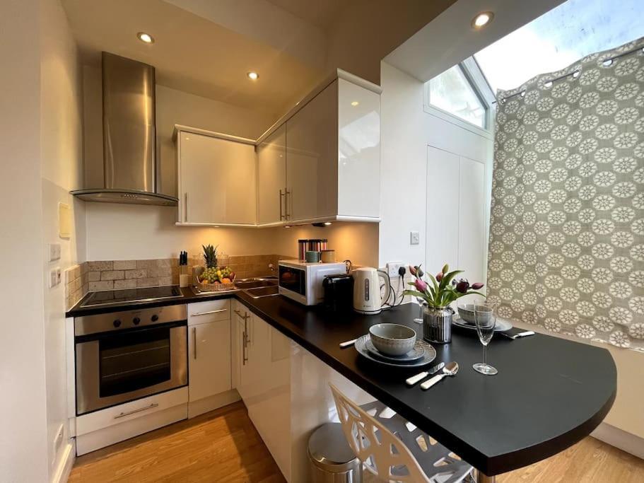 Cute&Cozy Studio Apt In Barons Court لندن المظهر الخارجي الصورة