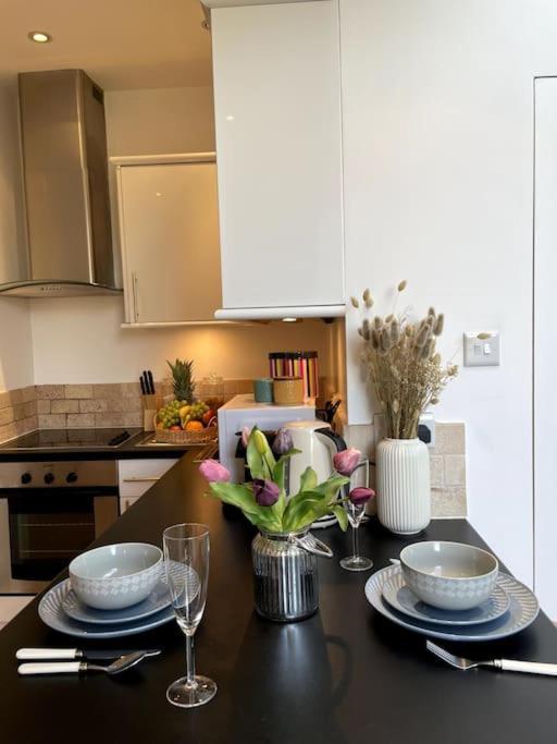 Cute&Cozy Studio Apt In Barons Court لندن المظهر الخارجي الصورة