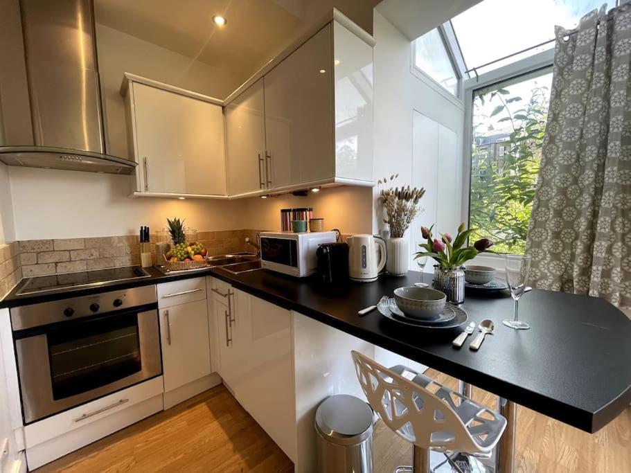Cute&Cozy Studio Apt In Barons Court لندن المظهر الخارجي الصورة