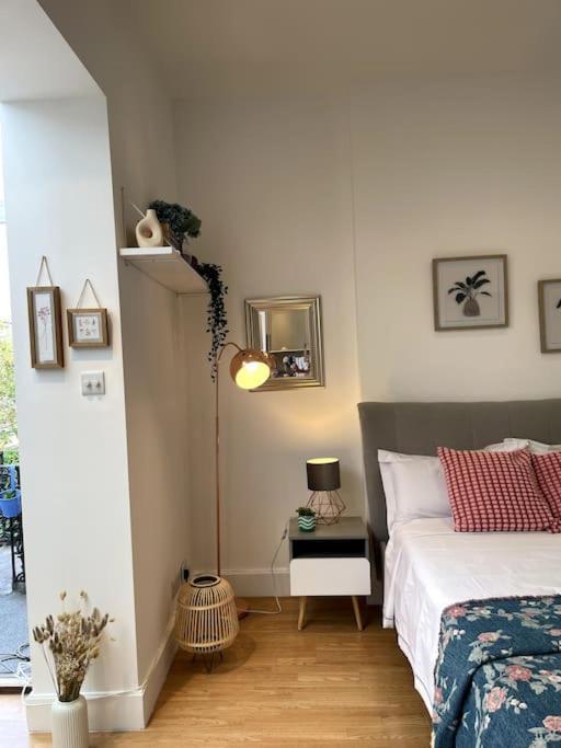 Cute&Cozy Studio Apt In Barons Court لندن المظهر الخارجي الصورة